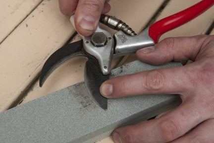 Sharpening Hand Tools Rhs Gardening - Garden Tool Sharpeners Uk