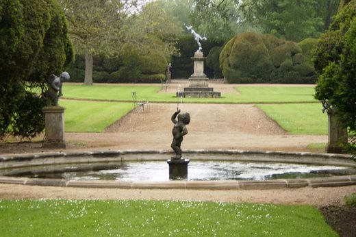 Fountain and statuary at Melbourne Hall