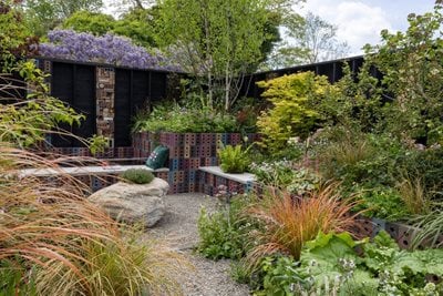 Planting and seating in the One Garden  