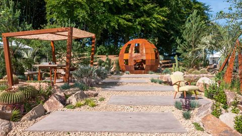Although the overall landscape of this garden recalls that of an arid climate, the palette of plants is varied in colour, form and texture, united and enhanced by the rusty structures.