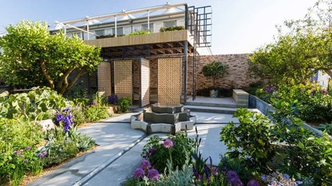 This Islamic influenced garden references both the past and the present; designer Tom Massey was inspired to create the garden by his experiences of visiting a refugee camp in Northern Iraq.