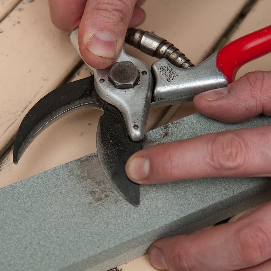 Sharpening secateurs