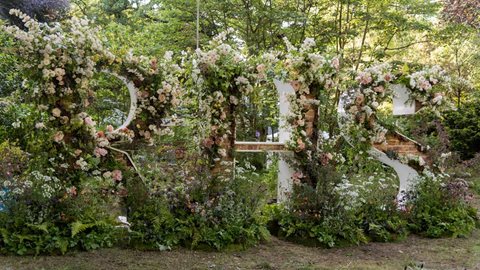 A style that rings true to the spirit of the British countryside and celebrates its wild, abundantly diverse and spontaneous beauty.