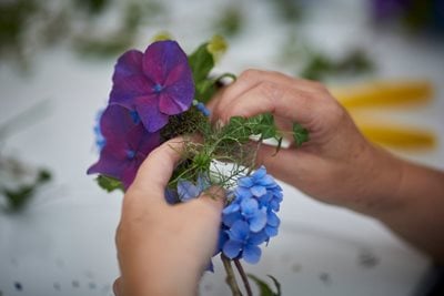 Making a floral wreath