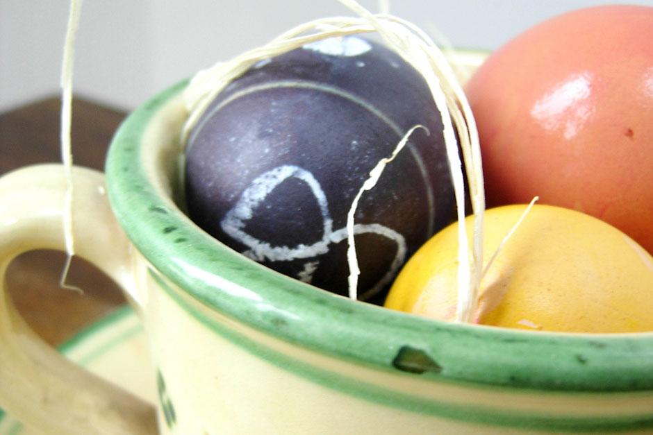 Use plants to dye eggs for Easter