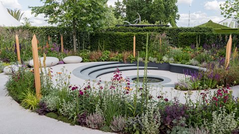 A place of seclusion and calm in a frantic world, this garden follows a circular path towards finding a cure for cancer