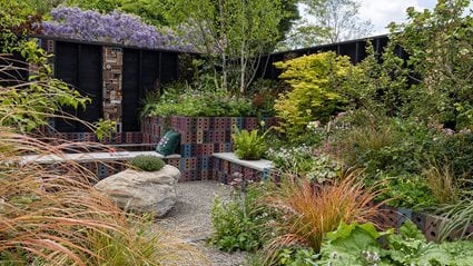 <p><i>ONE Garden</i></p>
