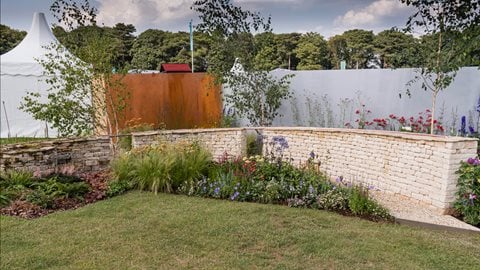A collaboration from two garden designers, both with personal experience dealing with dementia sufferers, this garden aims to raise awareness of the condition