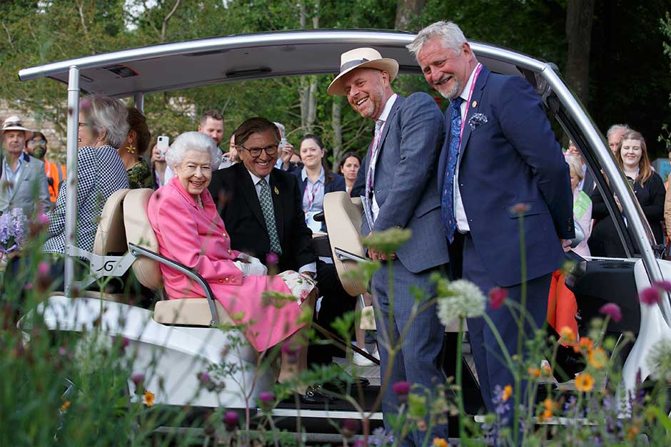 The Queen, Keith Weed, Joe Swift and Mark Gregory at RHS Chelsea Press Day 2022