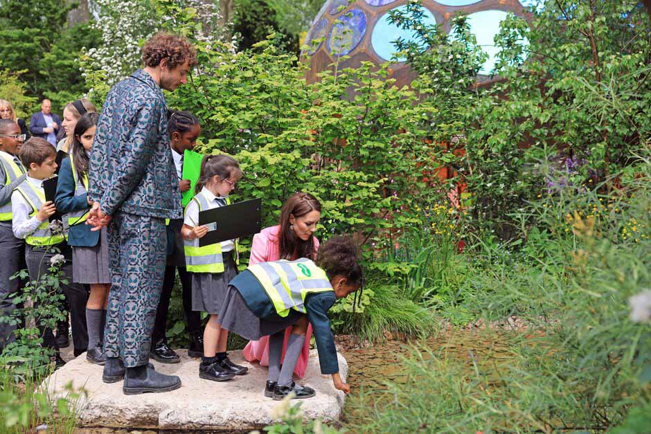 Children look at Tom Massey's garden with the Princess of Wales at RHS Chelsea Flower Show 2023